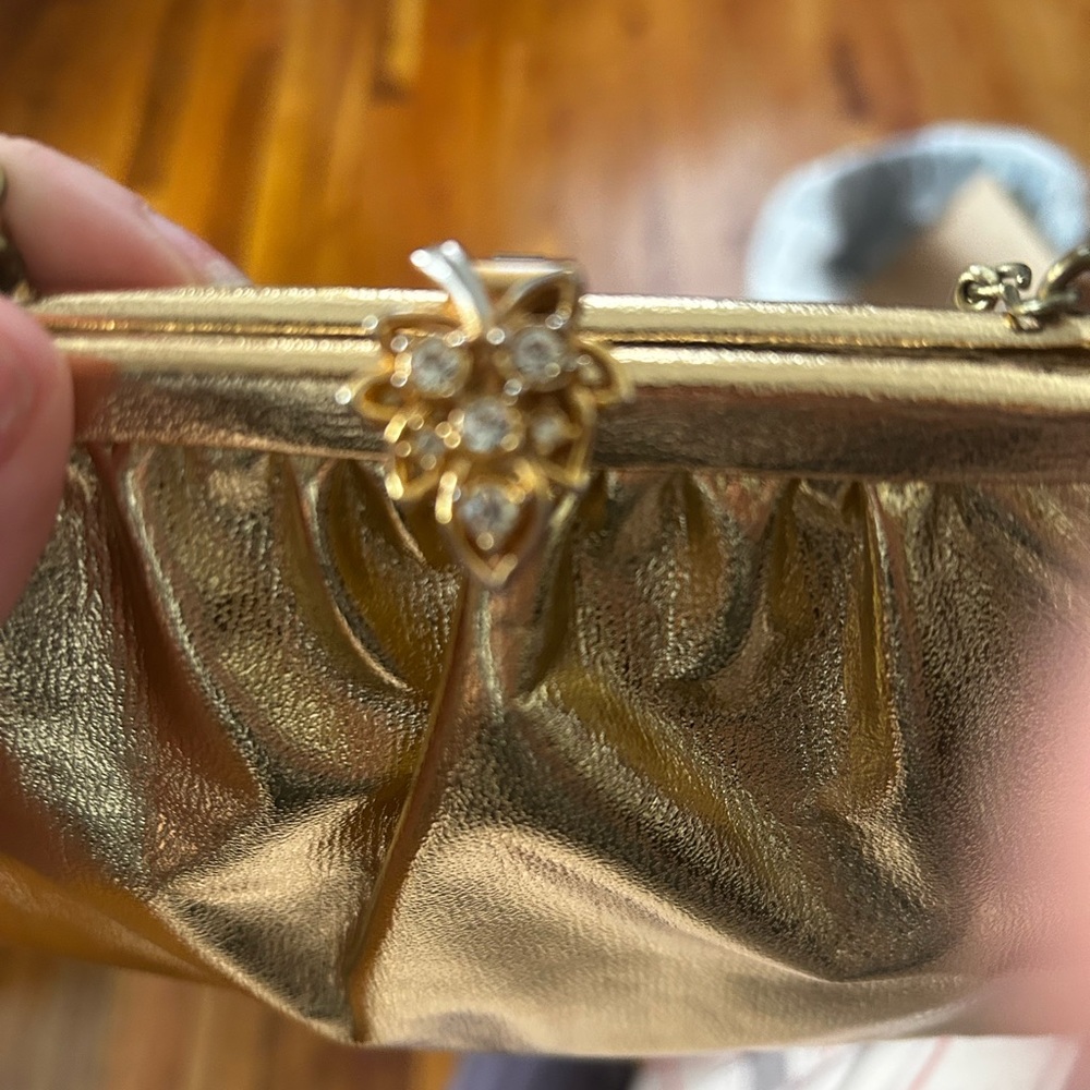 Vintage Gold Clutch with Pleated Design and Sparkling Closure